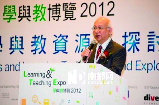 <p>    政府資訊科技總監(jiān)賴錫璋在2012香港學(xué)與教博覽談?wù)W(wǎng)絡(luò)對(duì)教育的支持。</p>