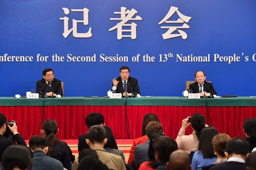 國家發(fā)展改革委主任何立峰，副主任寧吉喆、連維良共同出席十三屆全國人大二次會議新聞中心首場記者會