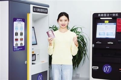 <p>　　群眾自助取證。</p>