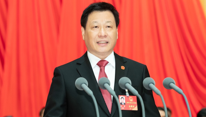  上海市第十五屆人民代表大會第三次會議今天上午開幕。上海市市長應(yīng)勇作《政府工作報告》。